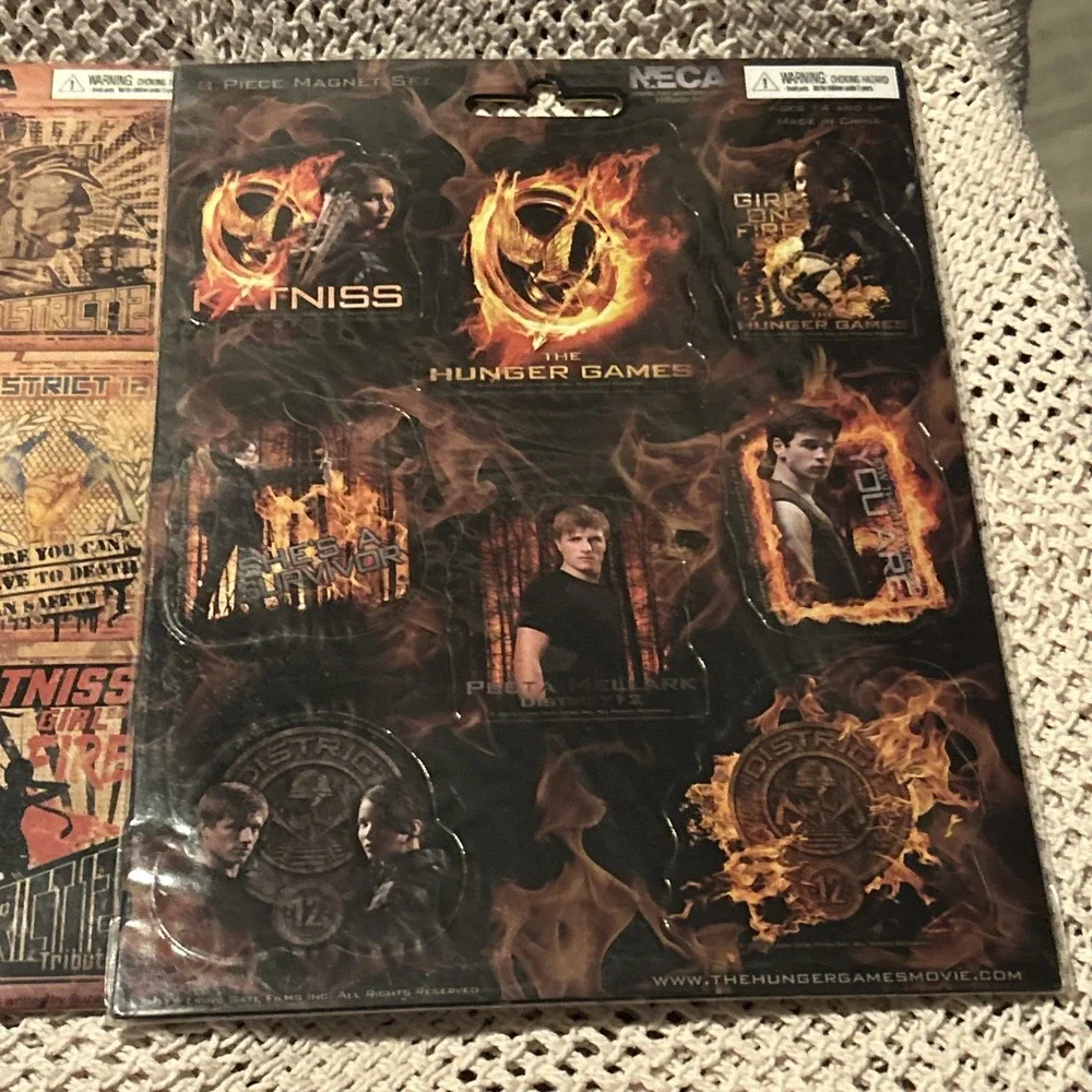 2 NECA The Hunger Games 8 Piece Magnet Sets - Katniss, Peeta, District 12 D3